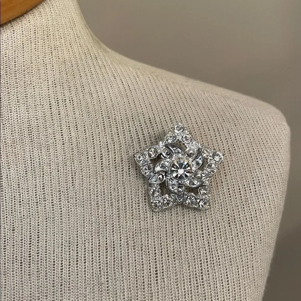 Vintage Star Shaped Silver-tone Rhinestone Crystal Brooch